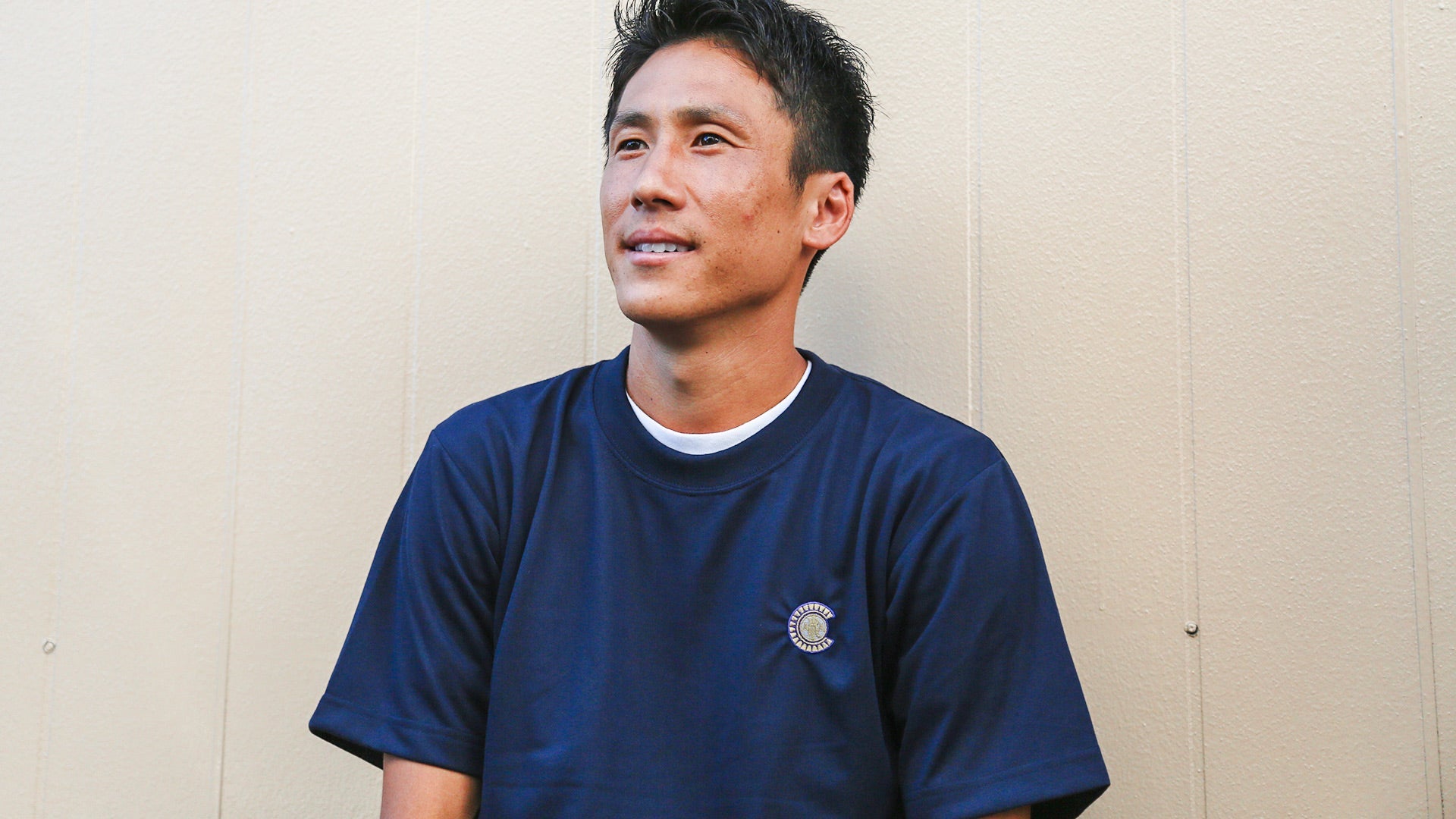 エンブレム刺繍Tシャツ