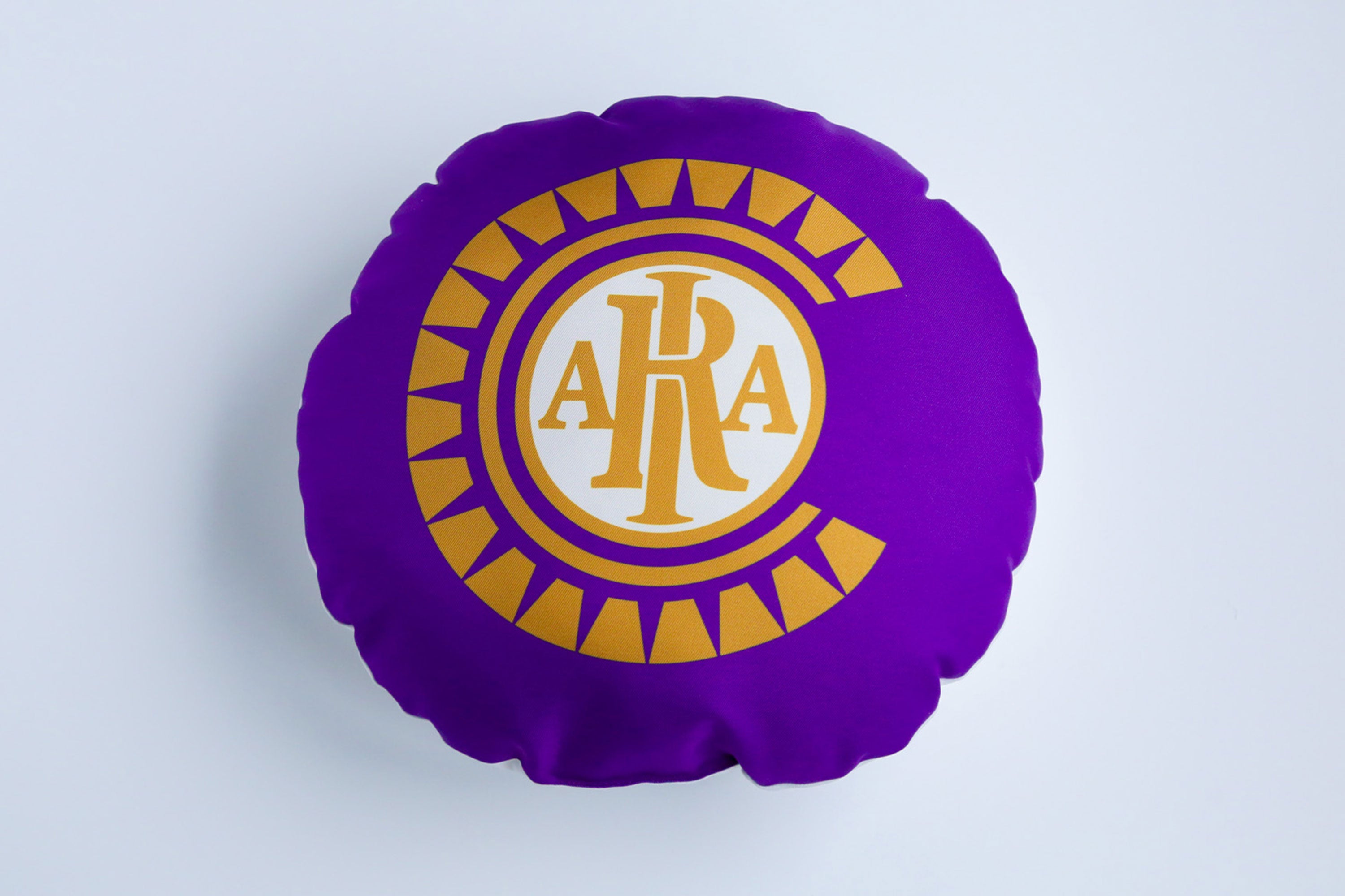 エンブレム丸型クッション